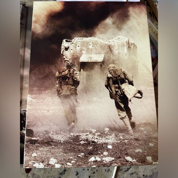 HBO Mini Series “The Pacific” 5 Discs in Collectible Metal Tin - Picture 11 of 16